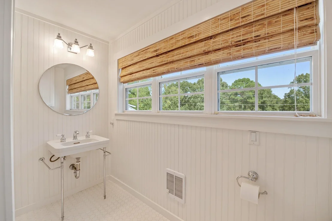 Photo of 8155 E Lake