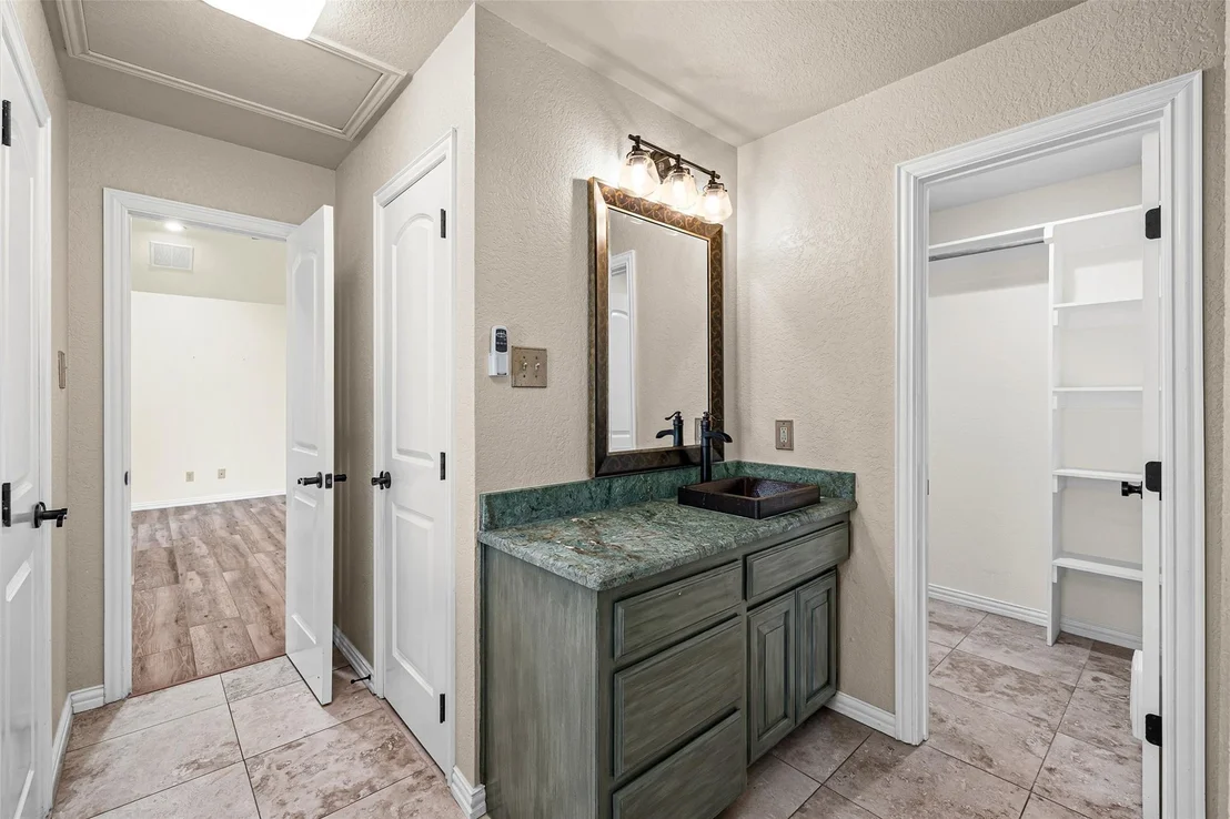 Photo of 2325 River Road