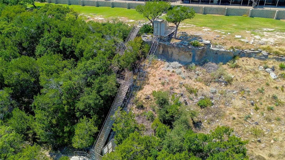 Photo of Unit B5 at 2002 Mockingbird Bend