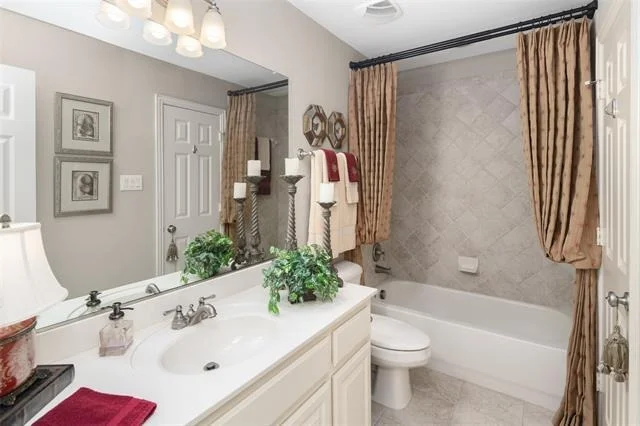 Photo of 901 Crestmoor Drive