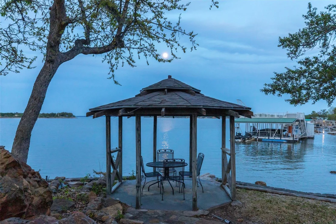 Photo of 440 Lakeside Drive
