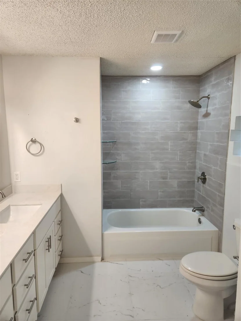 Photo of 1838 Oak Hill Circle