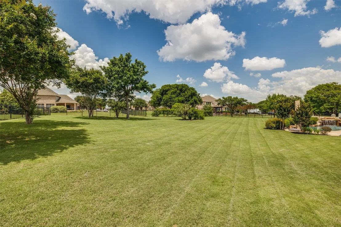 Photo of 671 Lakeridge Drive