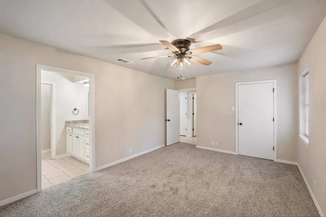 Photo of 1 Oakridge Circle