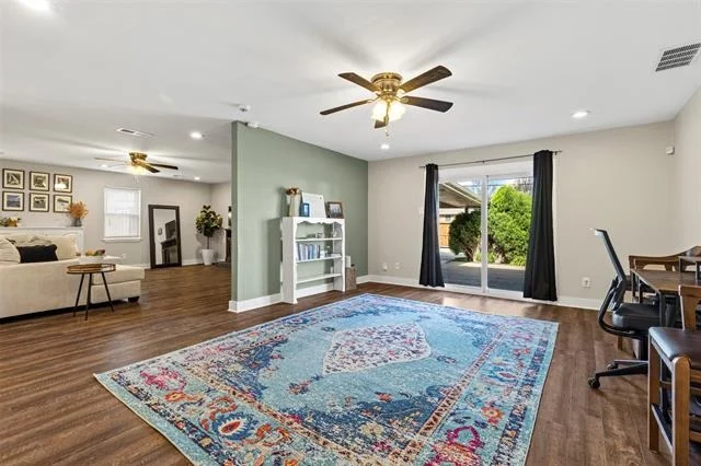 Photo of 2425 Larchmont Drive