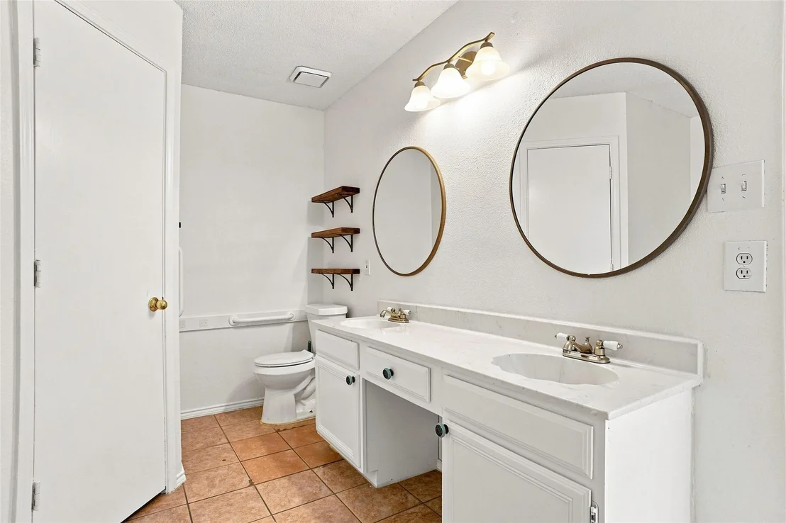 Photo of 1001 Flower Drive