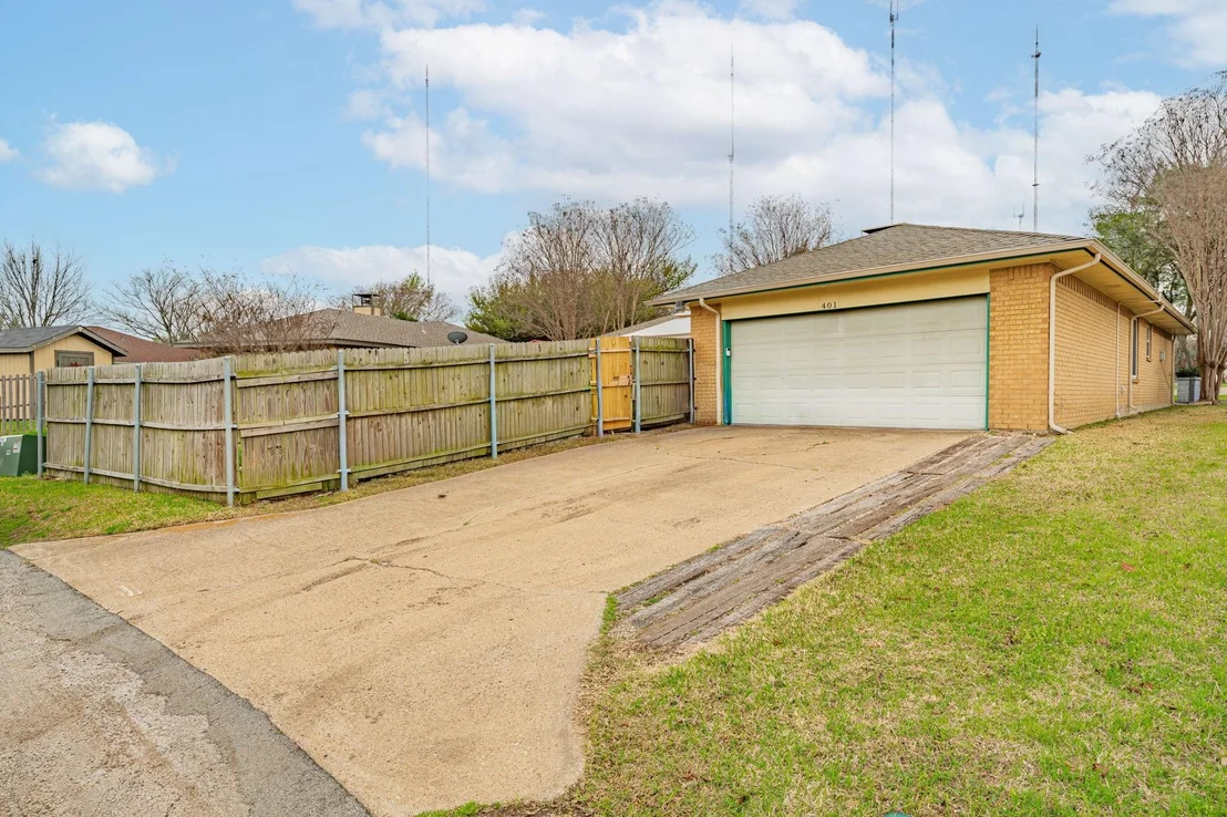Photo of 401 Meadow Ridge Drive