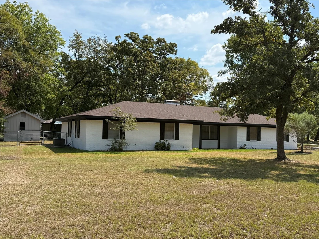 Photo of 1 Oakridge Circle