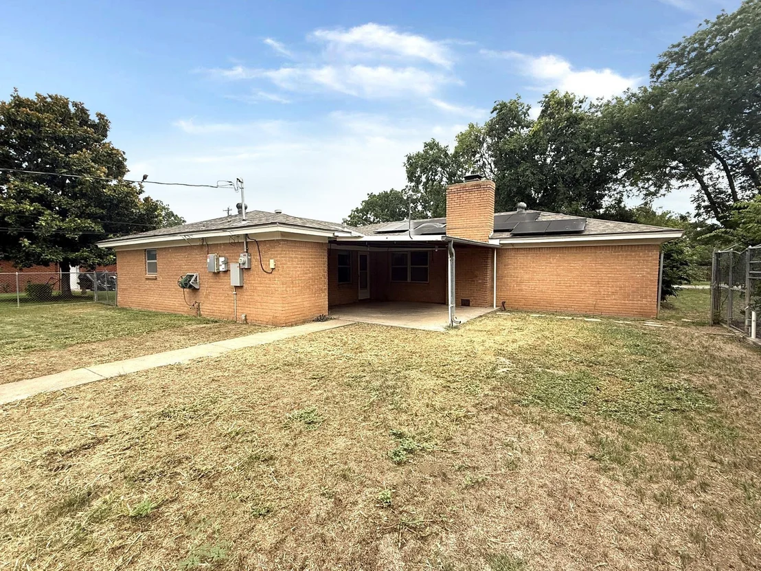 Photo of 3010 Grand Avenue