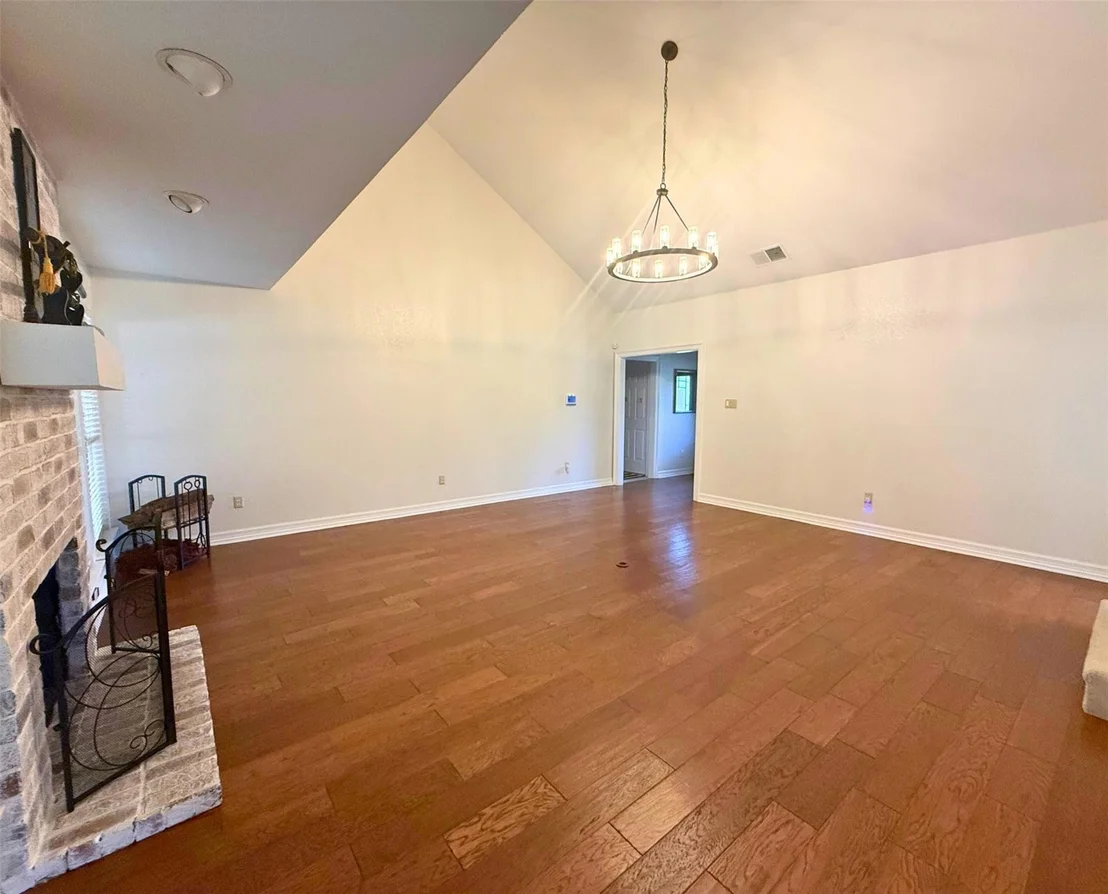 Photo of 6004 Lakehurst Drive