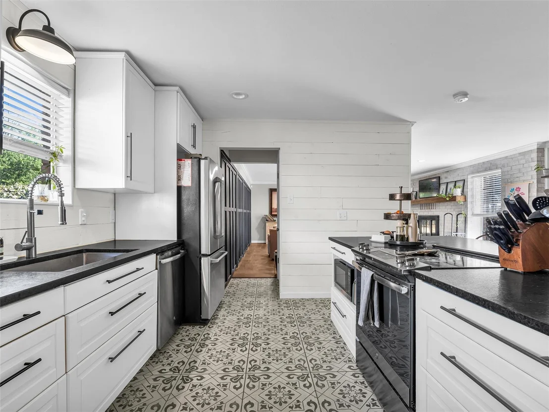 Photo of 1007 Melrose Drive
