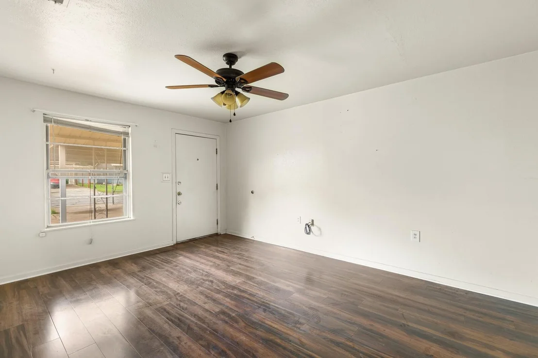 Photo of 1516 Bryan Avenue