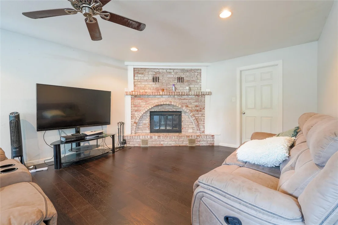 Photo of 200 W Greenbriar Street