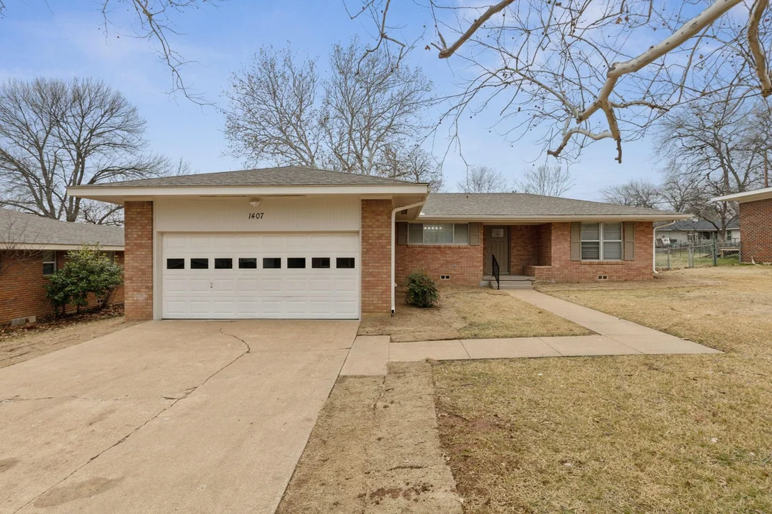 Photo of 1407 Robin Drive