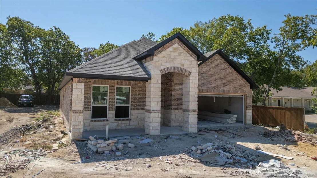 Photo of 513 Armstrong Road