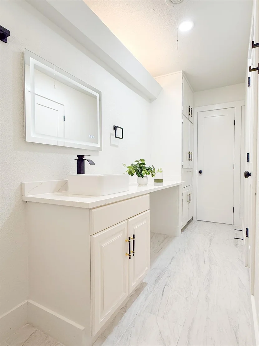 Photo of 228 Hallbrook Drive
