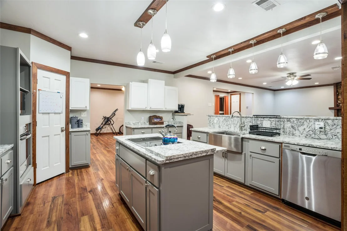 Photo of 207 Shadowwood Trail