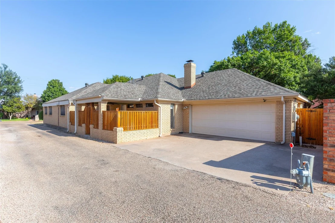 Photo of 55 Surrey Square