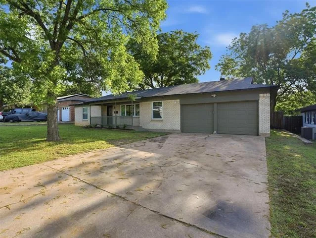Photo of 825 Lee Drive