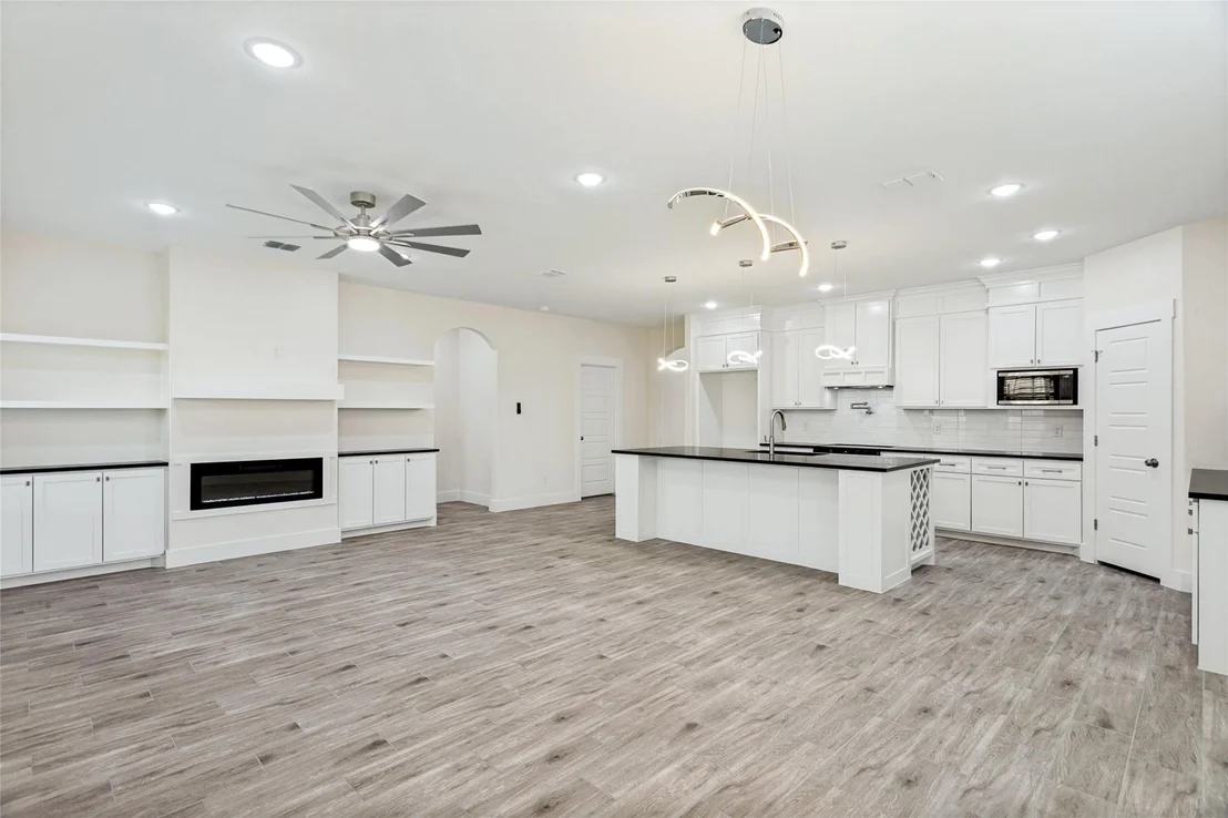 Photo of 901 E Devitt Street
