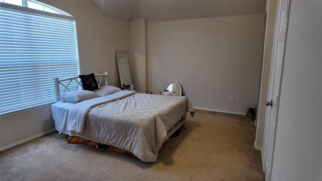 Photo of 421 Roundrock Lane