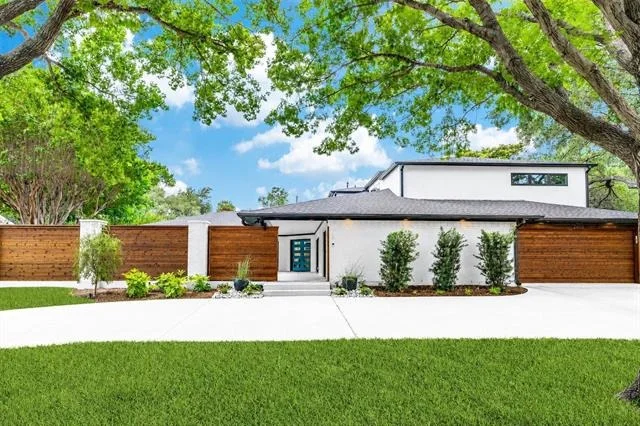Photo of 2405 Mesa Drive