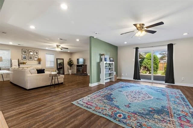Photo of 2425 Larchmont Drive