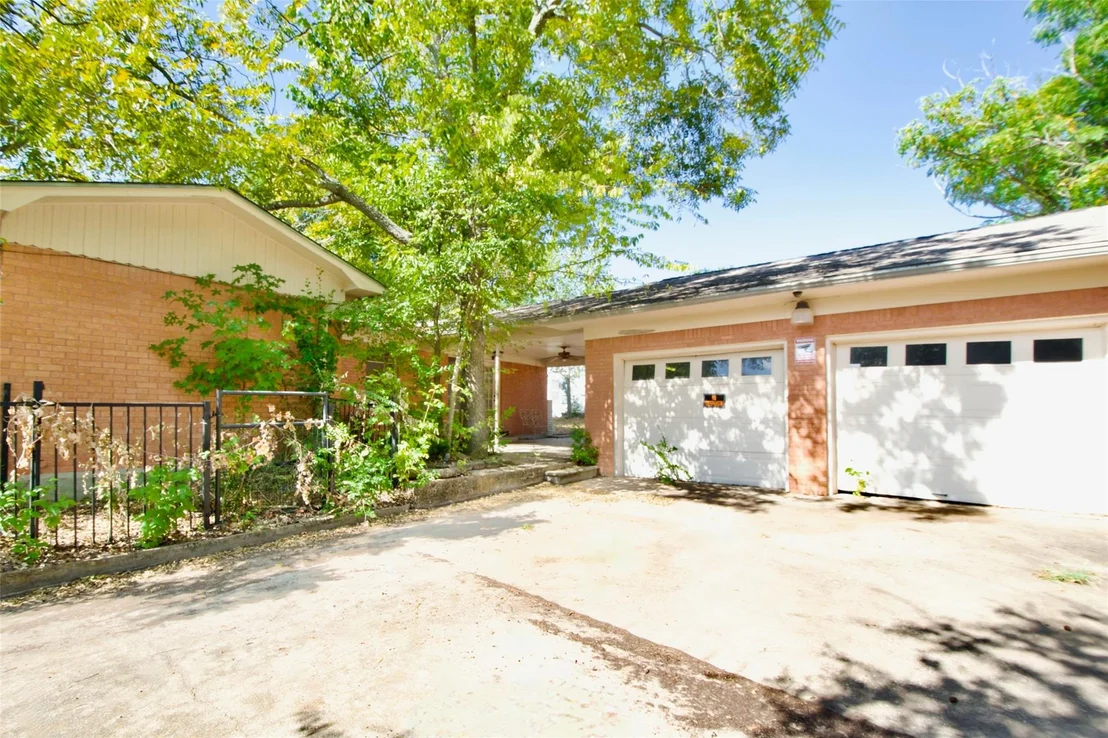Photo of 819 Pecan Street