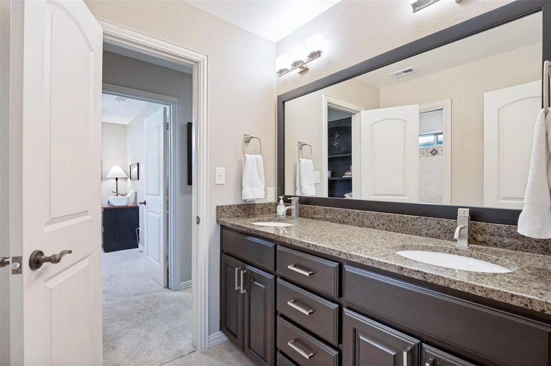 Photo of 2420 Windsor Place