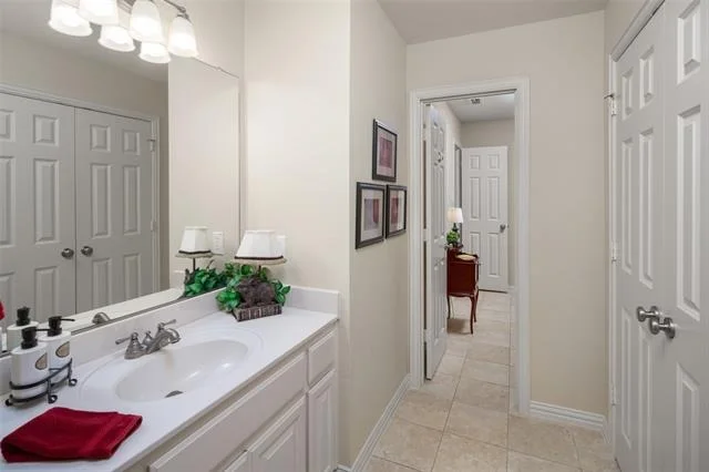 Photo of 901 Crestmoor Drive