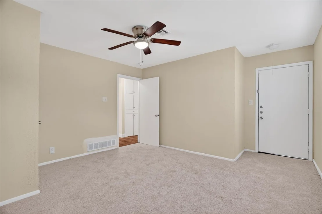Photo of 1102 Poindexter Avenue