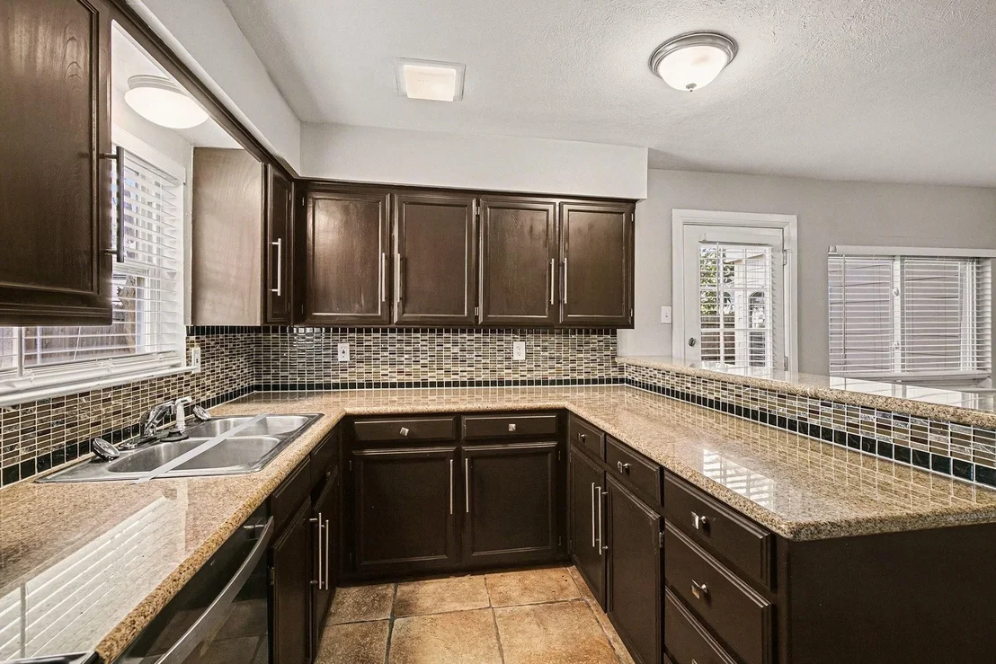 Photo of 1606 Hawthorne Drive
