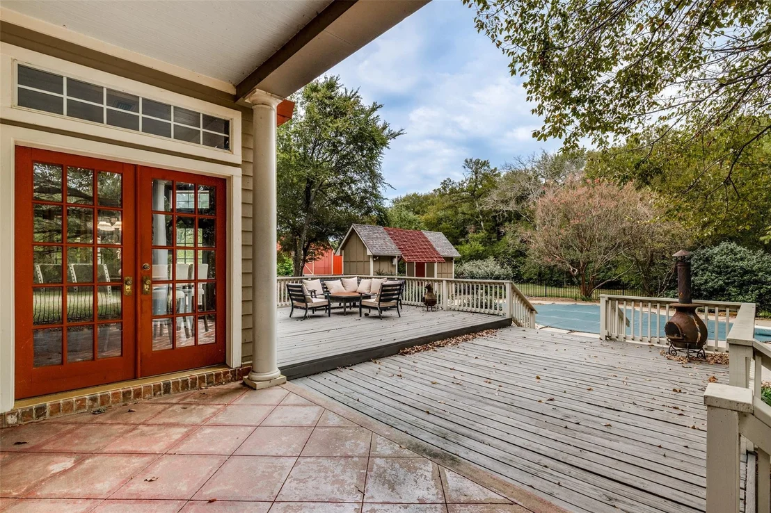 Photo of 1833 Dr Sanders Road
