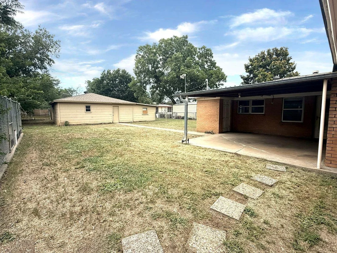 Photo of 3010 Grand Avenue