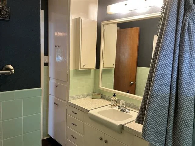 Photo of 900 N Elm Street