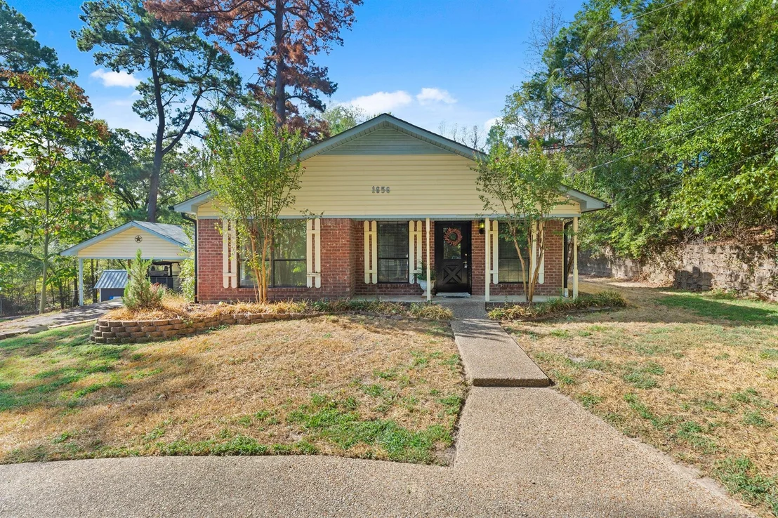 Photo of 1656 Pineview Lane