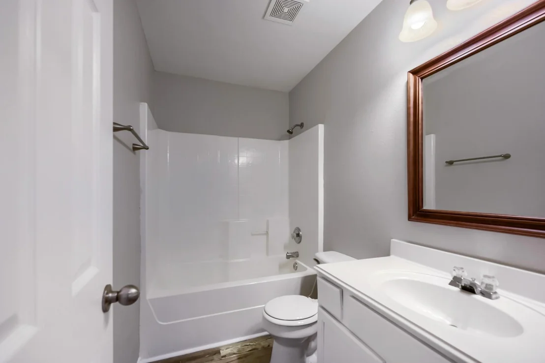 Photo of 915 Hidden Oaks Drive