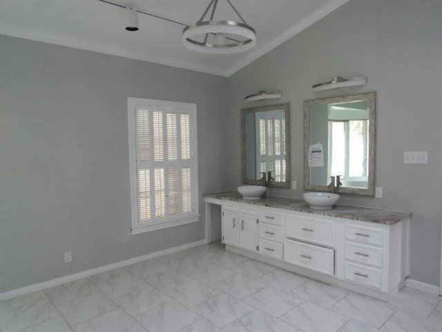 Photo of 3300 Oakridge Lane