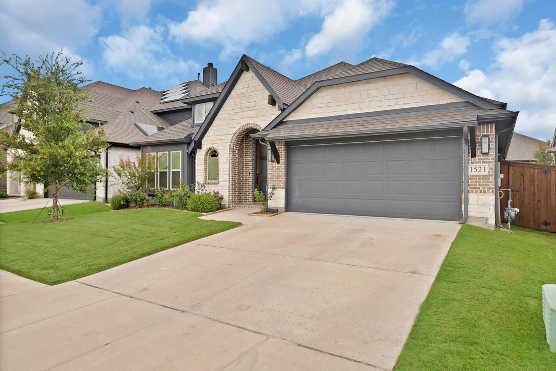 Photo of 1521 Alexander Drive