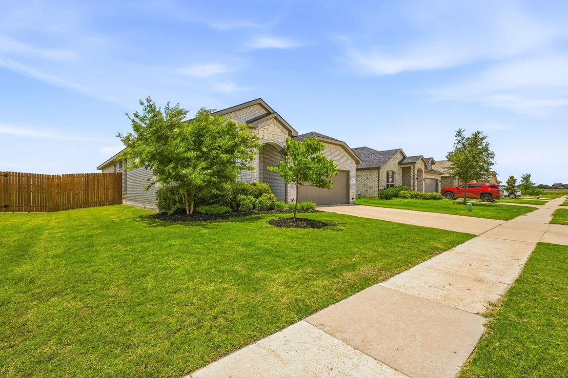 Photo of 1106 Burlingame Drive