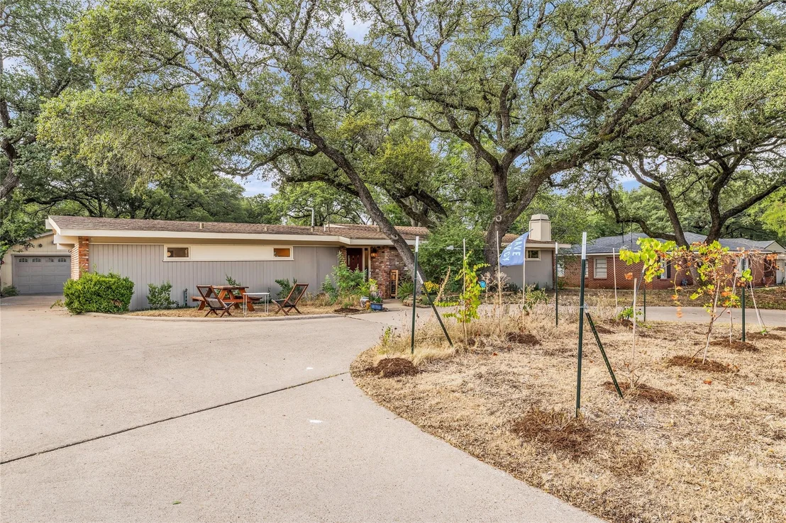 Photo of 2112 Gregory Lane