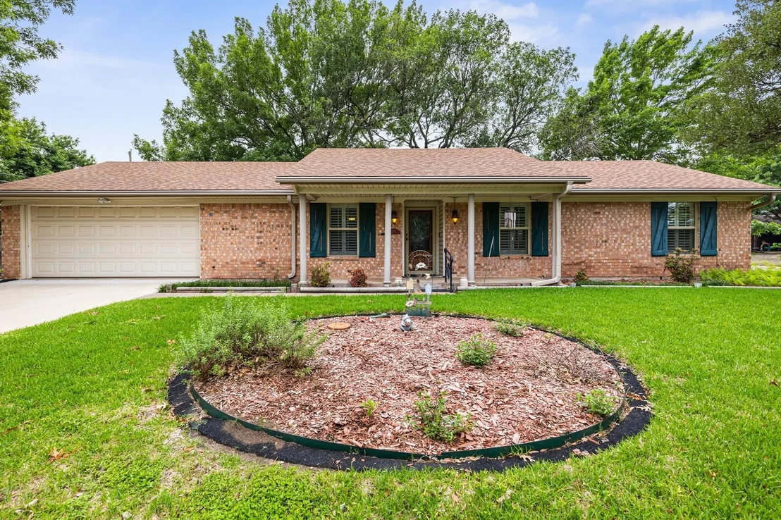 Photo of 7100 Canterbury Drive