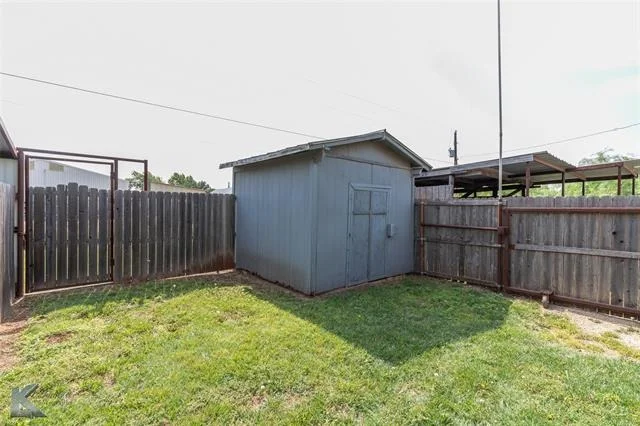 Photo of 1070 Larned Lane