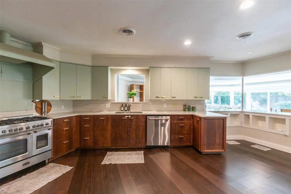 Photo of 3765 Woodridge Drive