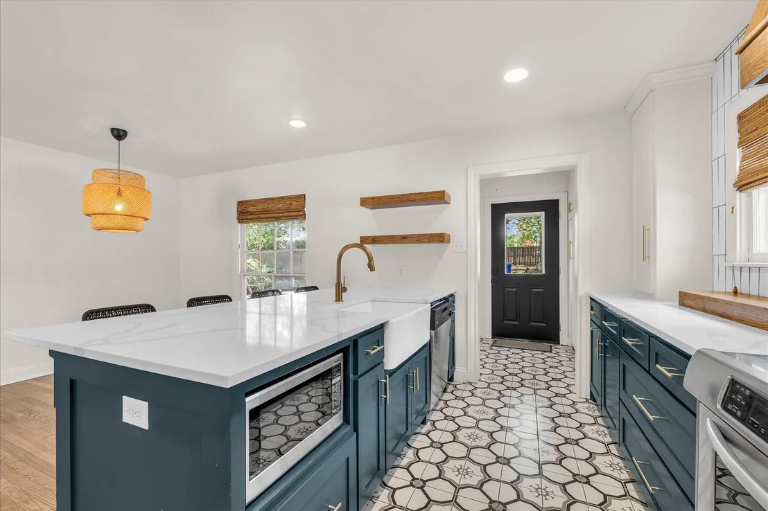 Photo of 2601 Columbus Avenue
