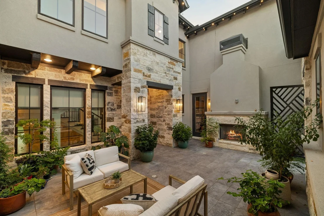 Photo of 2421 Heathrow Lane