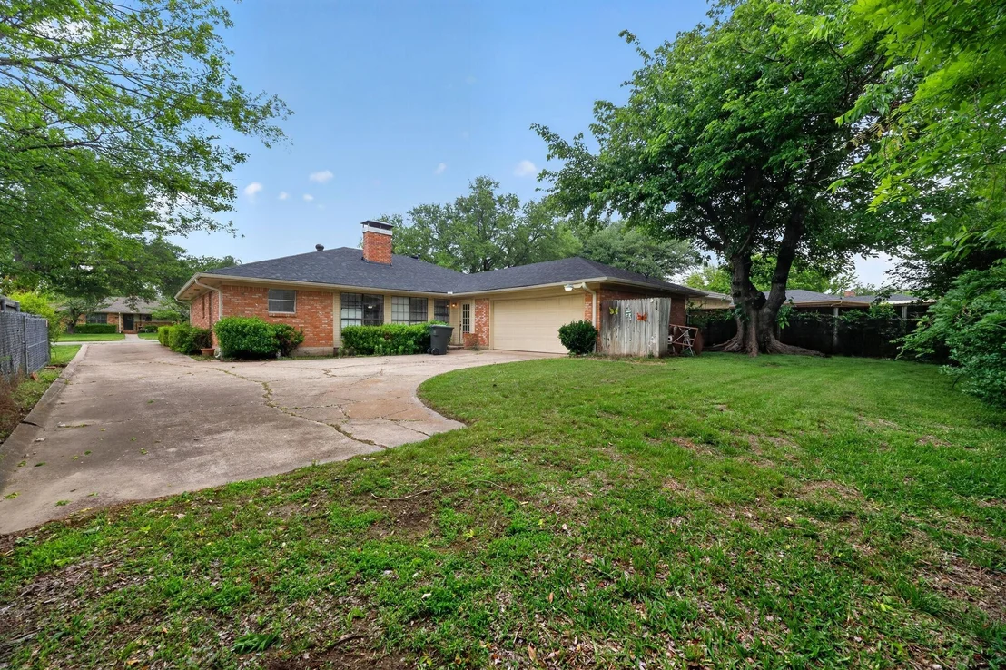Photo of 1616 W Shields Drive