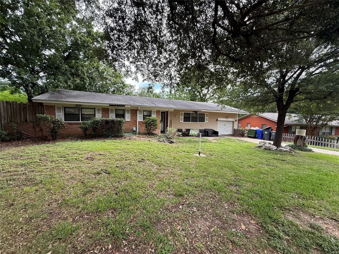 Photo of 2324 Oak Cliff Drive