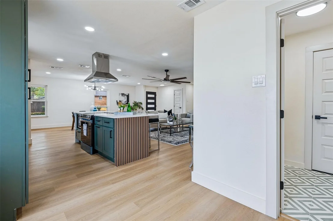 Photo of 5445 Enderly Place