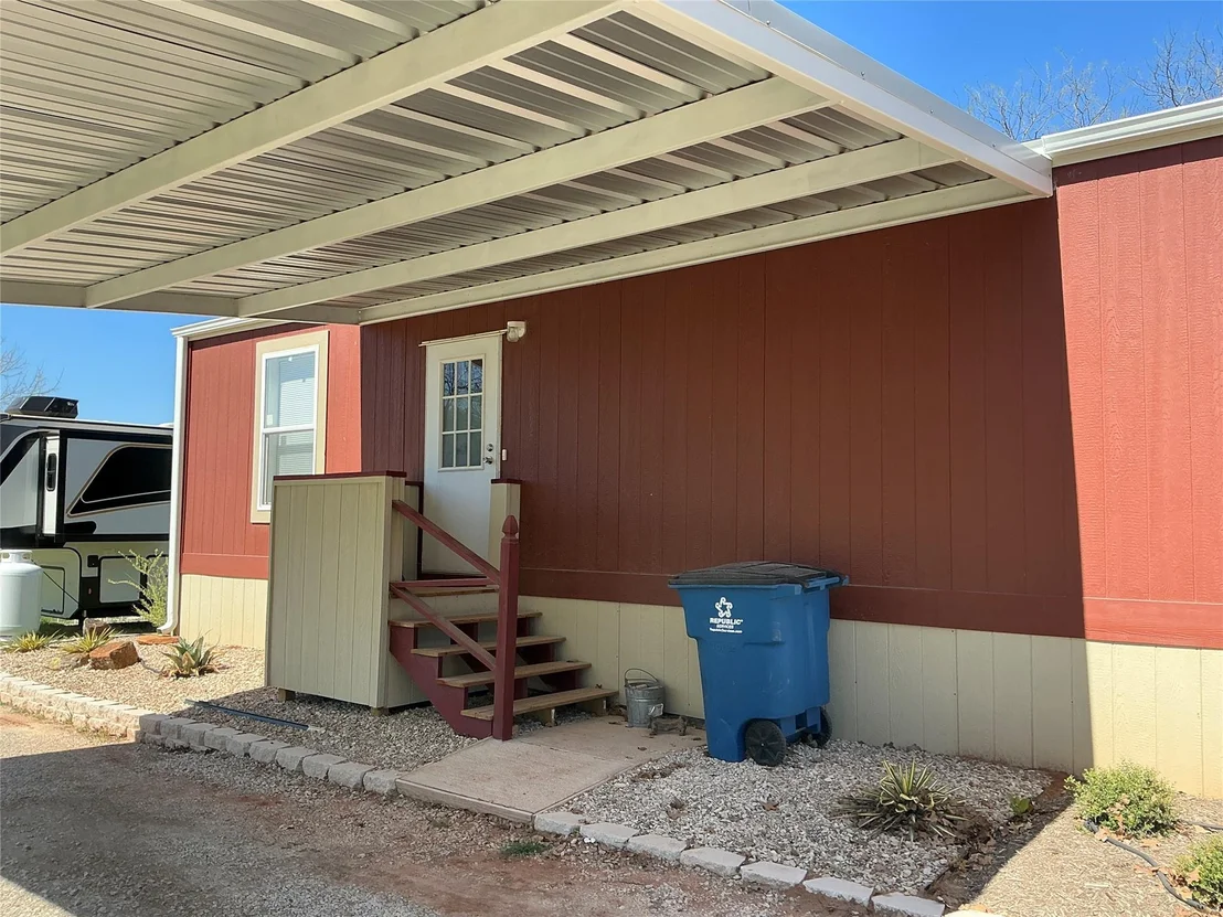 Photo of 1017 W Ross Ave